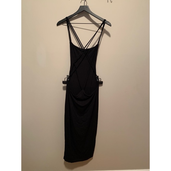 Backless dress - Picture 4 of 4